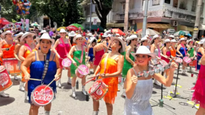 Bloco As Charangueiras, formado por mães, anima pré-carnaval de Belo Horizonte