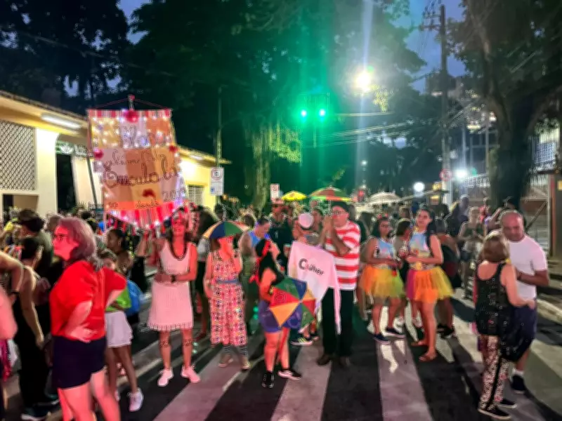 Bloco de pesquisadores do Inpe celebra 18 anos com desfile temático em São José dos Campos