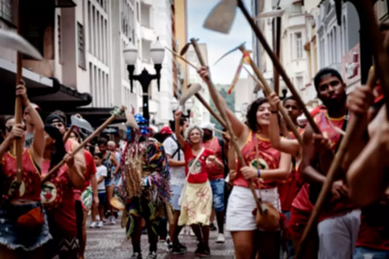 Bloco do MST faz estreia histórica no pré-carnaval do Rio com Orquestra das Enxadas