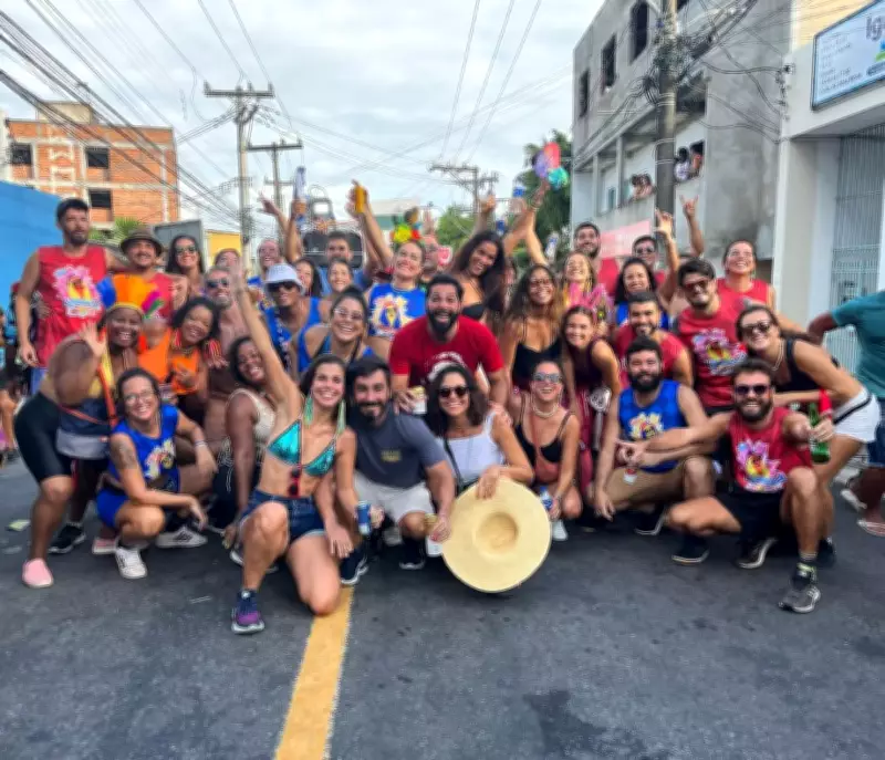 Bloco 'Moraes & Moreira' desfila em Salvador com tema crítico sobre América Latina