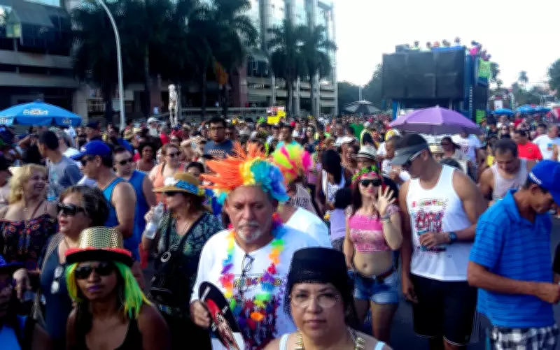 Bloco Pacotão mantém tradição de crítica política e humor no carnaval de Brasília