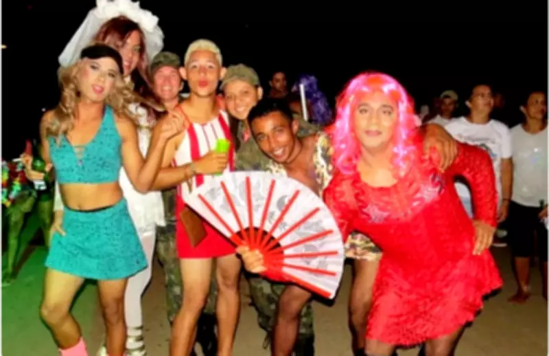 Bloco Raparigas do Trânsito celebra 26 anos no carnaval de Fernando de Noronha