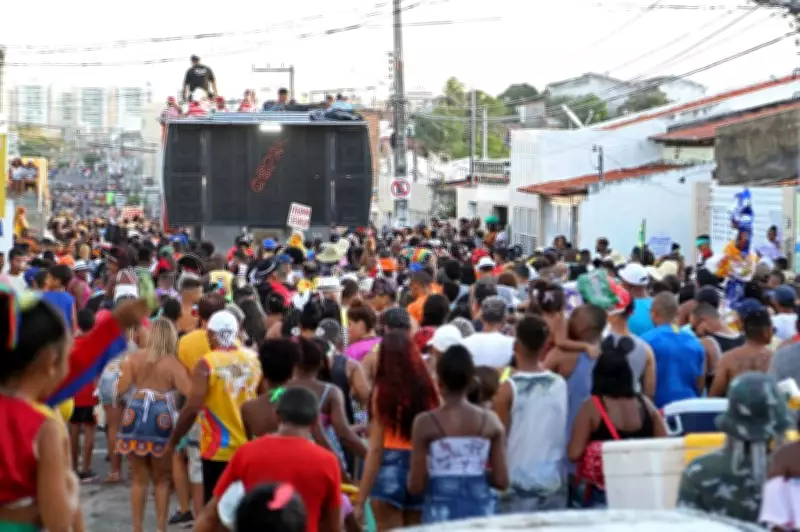 Bloco Rasgadinho atrai multidão em Aracaju com programação extensa de Carnaval