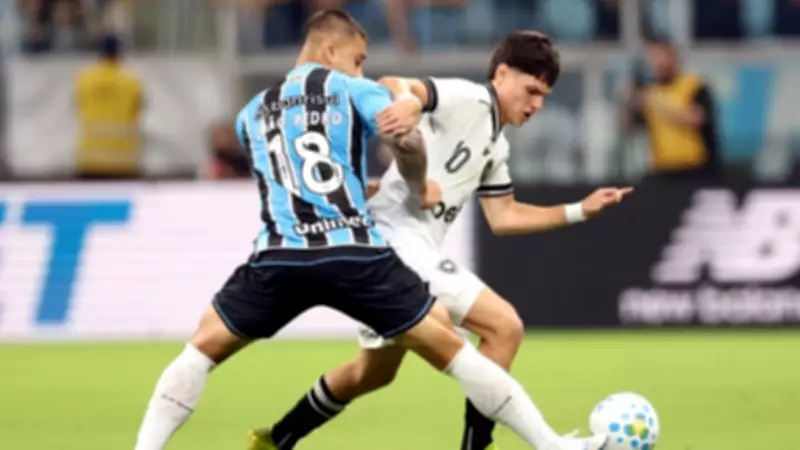 Botafogo sofre revés após começo promissor e perde para o Grêmio em jogo de oito gols