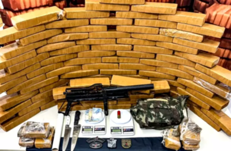 BPRP apreende 75 quilos de drogas, arma e uniforme do exército em Sergipe