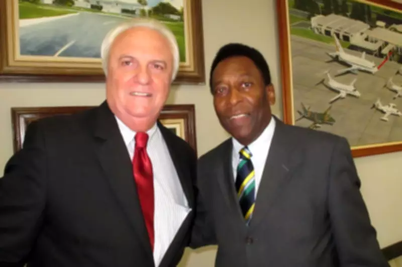 Braço direito de Pelé lança livro revelando o lado desconhecido do Rei do Futebol