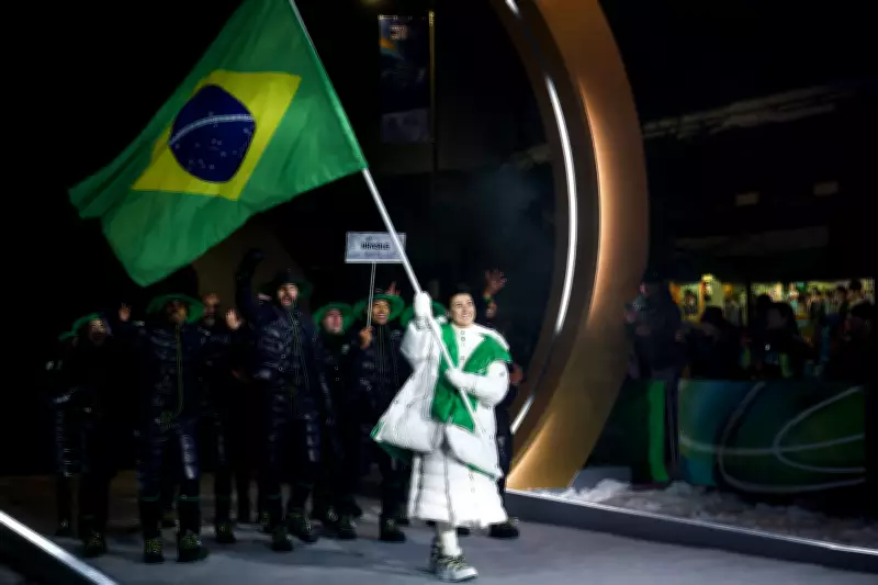 Brasil brilha na abertura dos Jogos de Inverno Milão-Cortina com dupla de porta-bandeiras