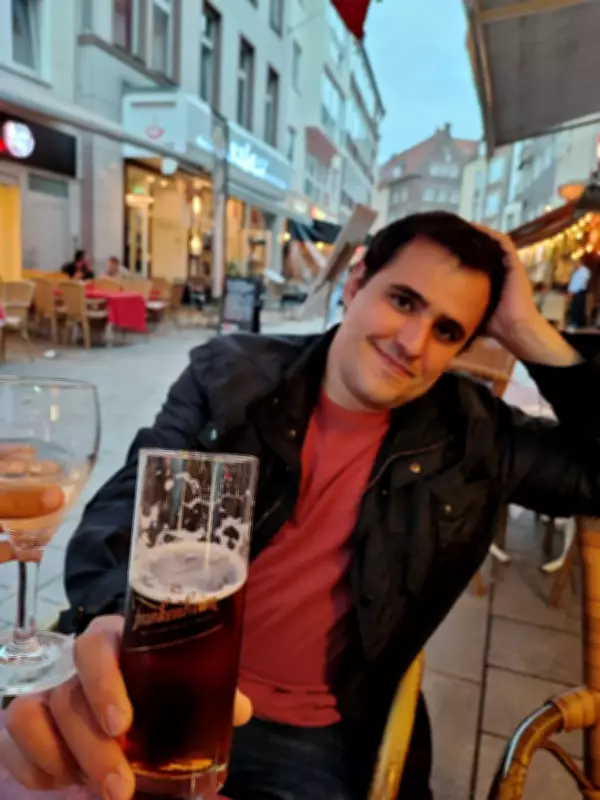 Brasileiro morre após cair em canal de Amsterdã; família busca respostas sobre tragédia