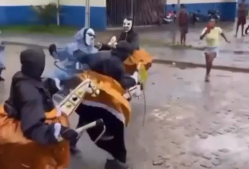 Briga entre 'burricas' de carnaval gera tumulto em Siriji, Pernambuco