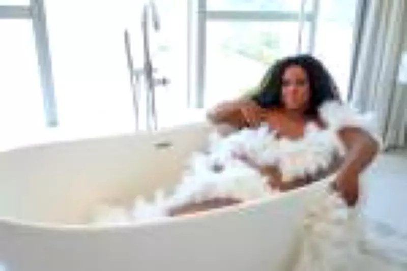 Cacau Protásio celebra nova fase aos 50 anos como musa da Portela no Carnaval 2026