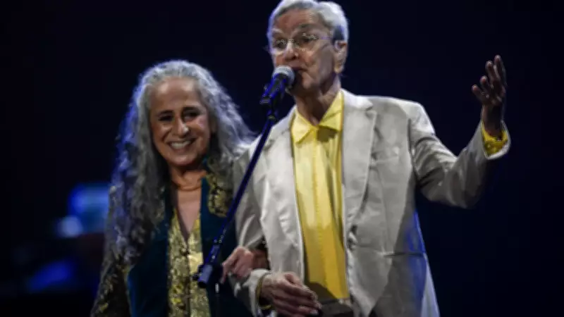 Caetano Veloso e Maria Bethânia vencem Grammy 2026 com álbum ao vivo