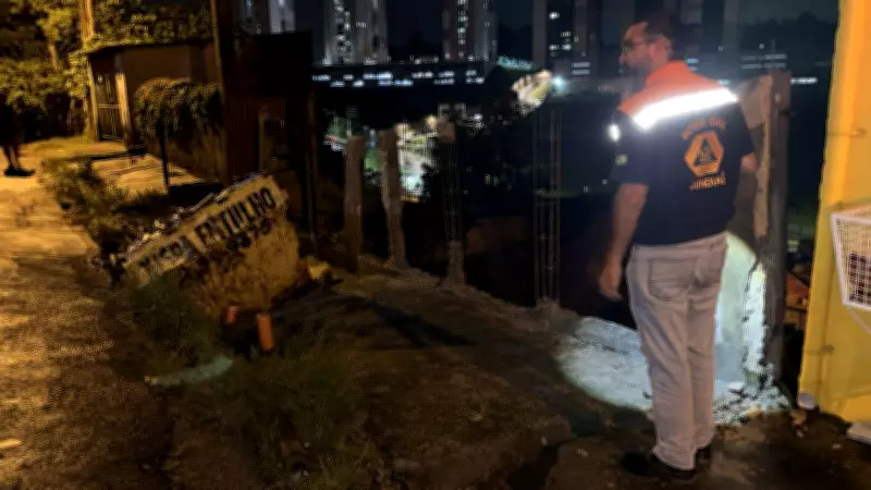 Calçada Afunda e Família é Resgatada Após Chuva em Jundiaí, SP