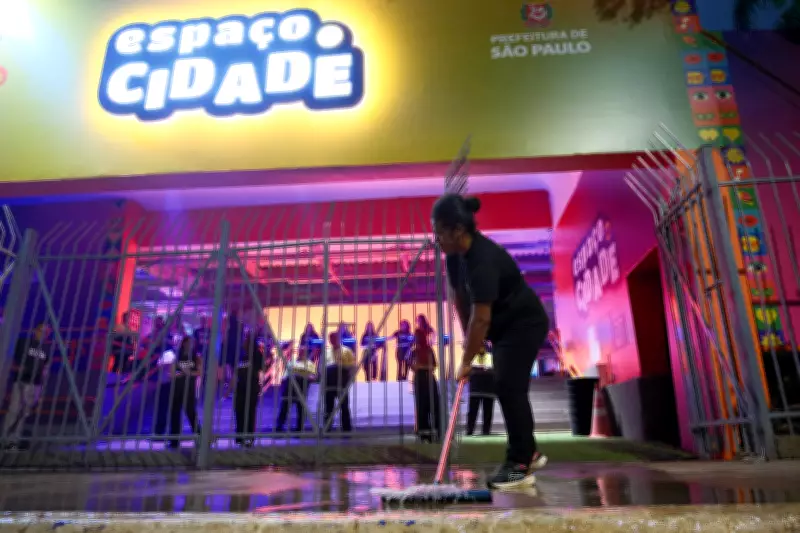 Camarote da Prefeitura de SP tem vazamento de esgoto pela segunda noite no Carnaval