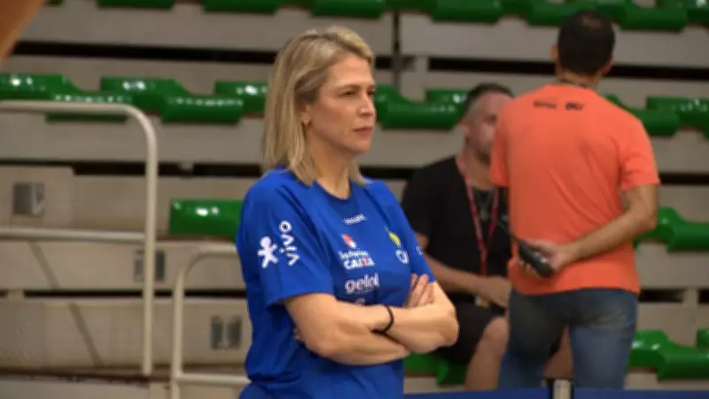 Camila Ferezin: 15 anos à frente da seleção brasileira de ginástica rítmica