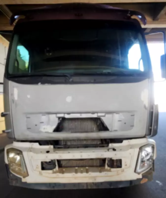 Caminhão de entulho apreendido em Governador Valadares com múltiplas irregularidades