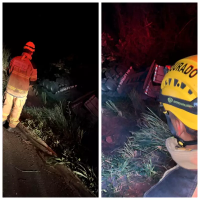 Caminhoneiro se fere em capotamento na BR-251 em Salinas; acidente ocorreu na noite de domingo