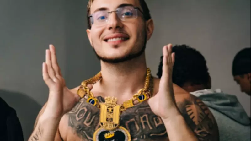 Cantor Puterrier é assaltado no acesso ao Sambódromo do Rio e oferece recompensa