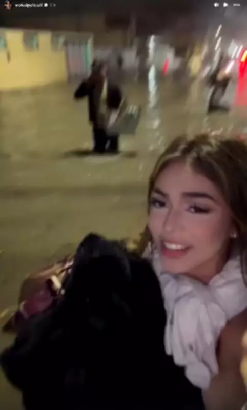 Cantora Melody fica presa em enchente e abandona carro na Zona Norte do Rio