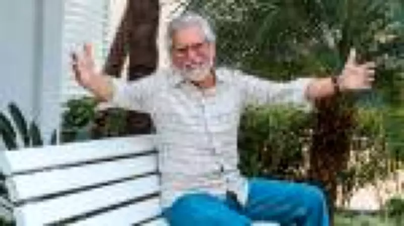 Carlos Alberto de Nóbrega renova contrato com o SBT após 38 anos de 'A Praça é Nossa'