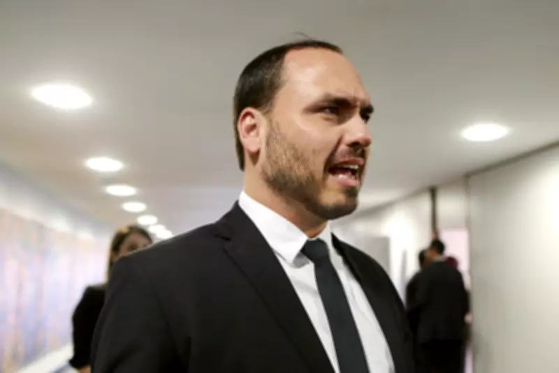 Carlos Bolsonaro alerta sobre piora na saúde de Jair Bolsonaro na prisão da Papuda