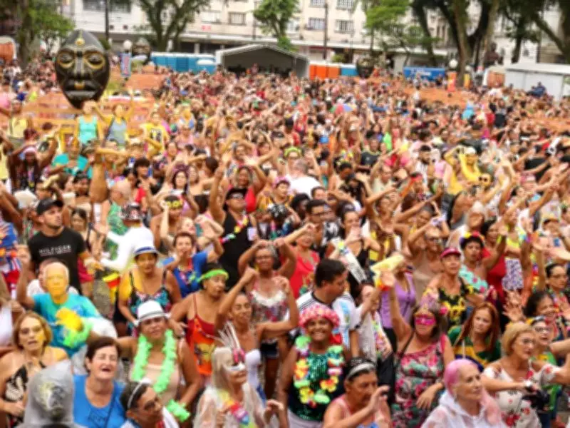Carnabonde e Carnacentro causam interdições de vias no Centro de Santos durante o Carnaval