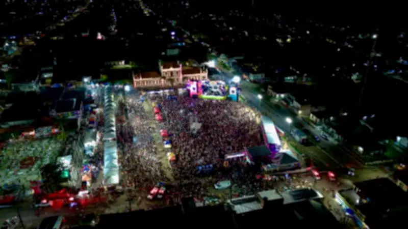 Carnapauxis 2026 atrai 30 mil foliões em Óbidos e governador destaca diversidade cultural