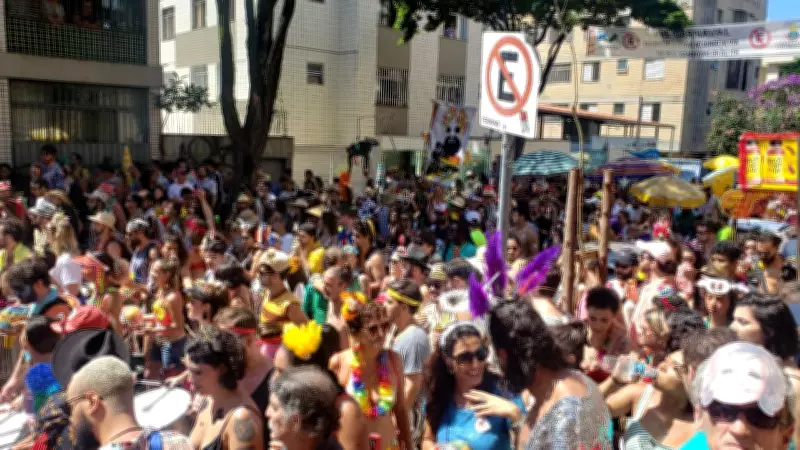 Carnaval 2026 em BH: Blocos tradicionais agitam ruas com programação intensa neste sábado
