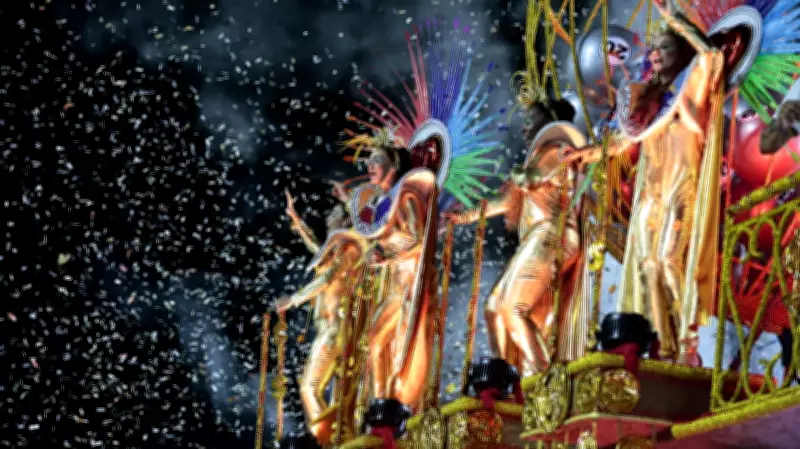 Carnaval 2026 em Santos: Chuva e Emoção Marcam Desfiles com Enredos Sociais e Culturais