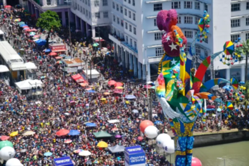 Carnaval 2026: multidões tomam ruas do Brasil em sábado de festa e emoção