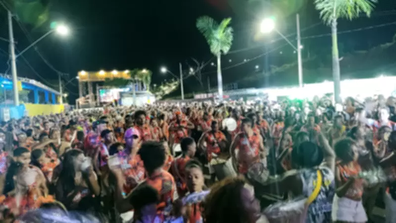 Carnaval de Itaúna tem palco interditado por risco com rede elétrica de alta tensão