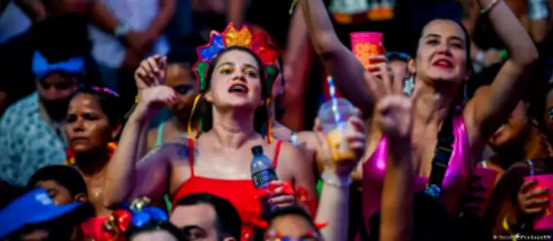 Carnaval de Olinda enfrenta poluição visual e lixo com patrocínio de casas de apostas