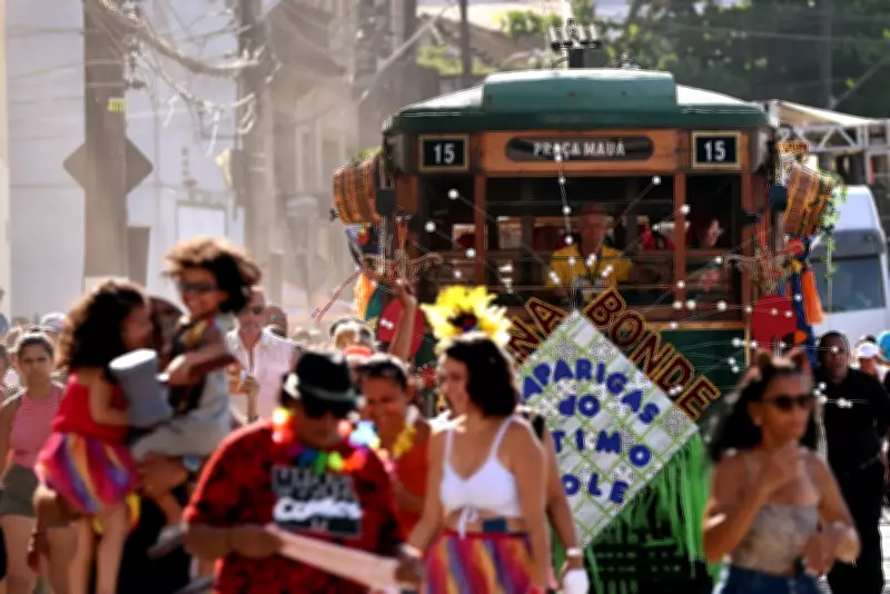 Carnaval de Santos: Proibição de Vidro e Regras para Ambulantes