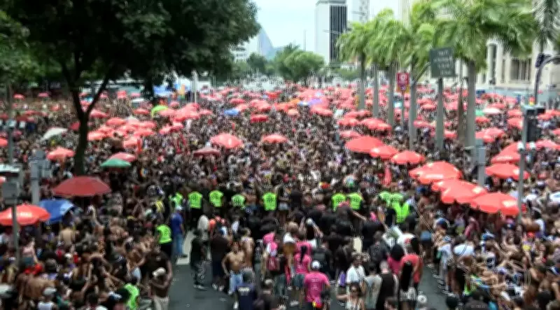 Carnaval do Rio: Mais de 460 Blocos Tomam as Ruas com Samba, Funk e Alegria