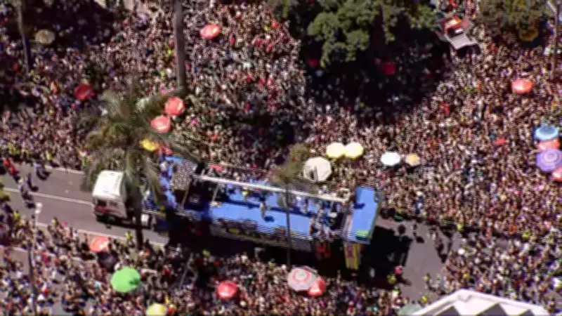 Carnaval em BH: Multidão toma as ruas com blocos tradicionais e atrações especiais
