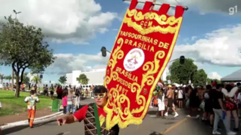 Carnaval toma conta do Distrito Federal em primeiro dia oficial de festejos
