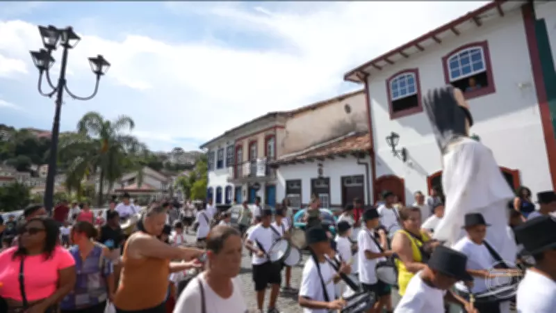 Carnaval Tradicional Encanta Cidades Históricas de Minas Gerais com Marchinhas e Bonecos Gigantes