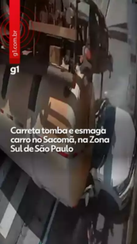 Carreta com 60 mil litros de etanol tomba e esmaga carro no Sacomã, SP