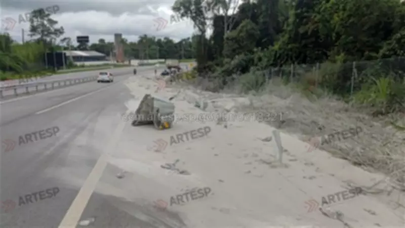 Carreta com argamassa tomba na Raposo Tavares e causa lentidão no interior de São Paulo