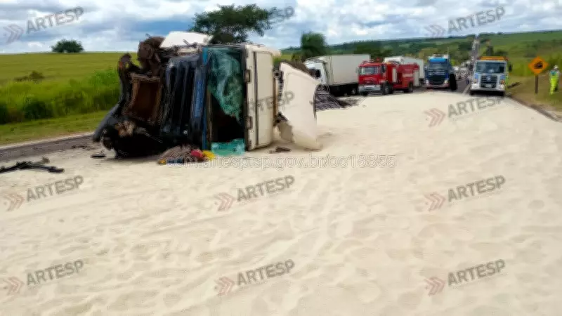 Carreta com Arroz Tomba Após Ultrapassagem Proibida em Rodovia de Martinópolis