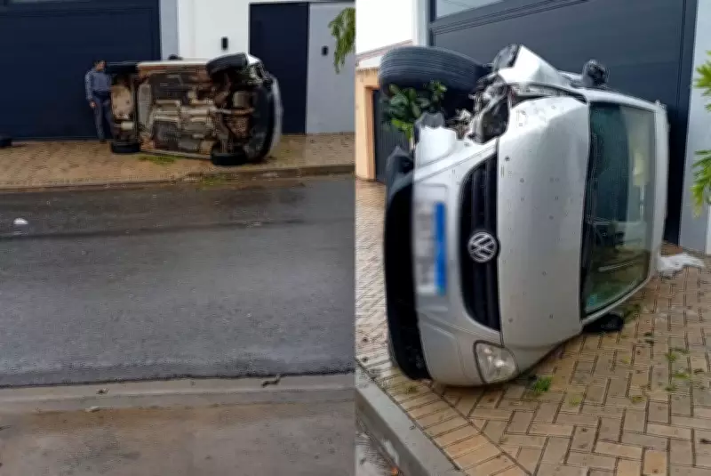 Carro capota após colisão com veículo saindo de garagem em São Miguel Arcanjo