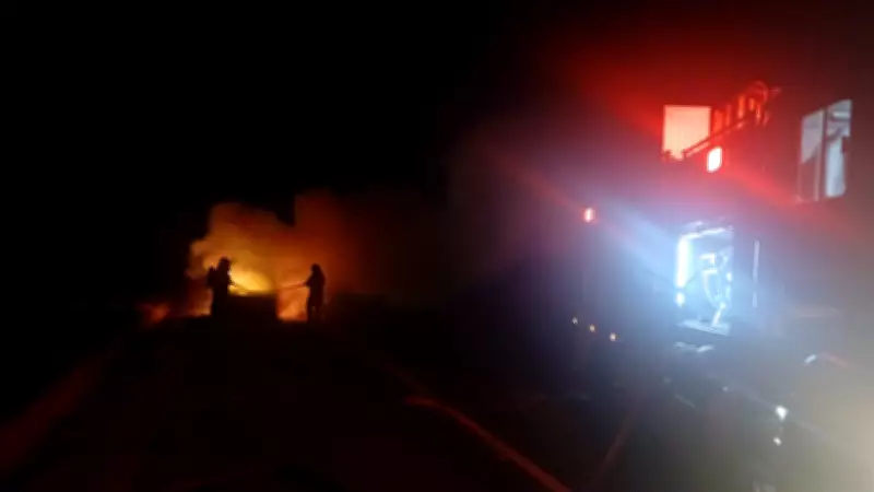 Carro de luxo pega fogo na BR-135 entre Bocaiuva e Montes Claros; motorista escapa ileso