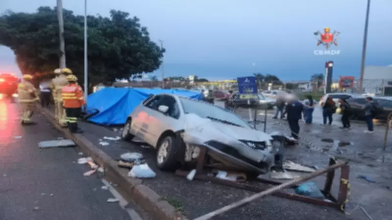 Carro empurrado por carreta invade parada e atropela três pessoas no DF