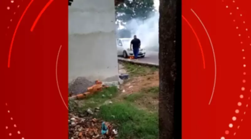 Carro pega fogo em Santana e Bombeiros controlam chamas rapidamente