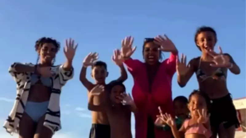 Carta de criança ao Papai Noel realiza sonho de família de Rio Preto conhecer o mar