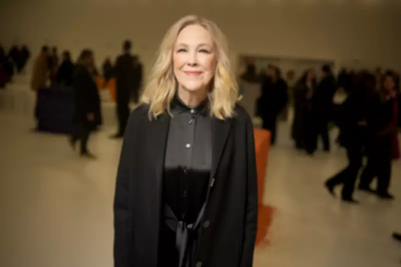 Causa da morte da atriz Catherine O'Hara é revelada após dez dias