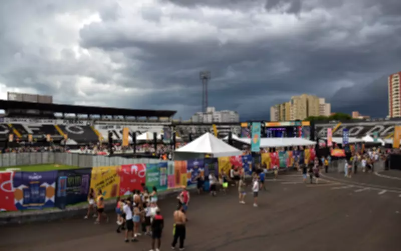 Chuva de 42 mm não desanima foliões no Bloco Califórnia em Ribeirão Preto