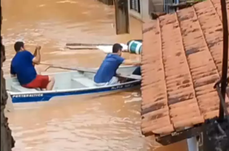Chuva intensa causa alagamentos e desaloja 60 famílias em Senador Firmino, MG