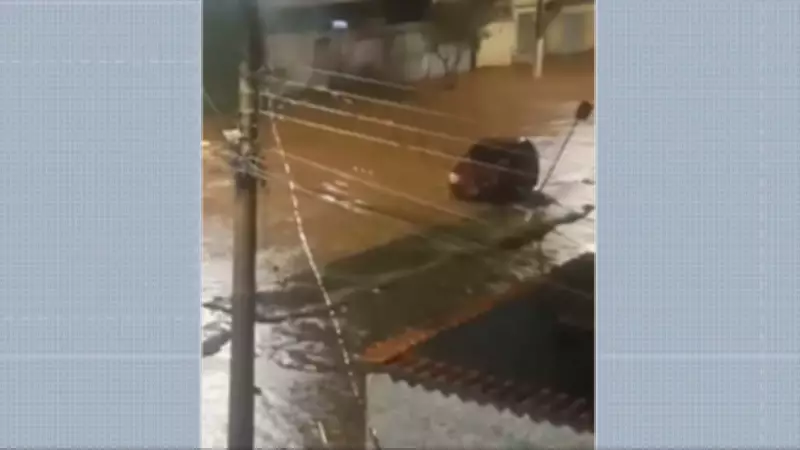 Chuva intensa causa inundações e estragos no Vale do Jatobá, em Belo Horizonte