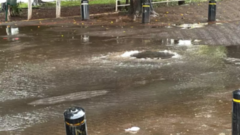 Chuva intensa causa transbordamento de esgoto em ponto turístico de Piracicaba