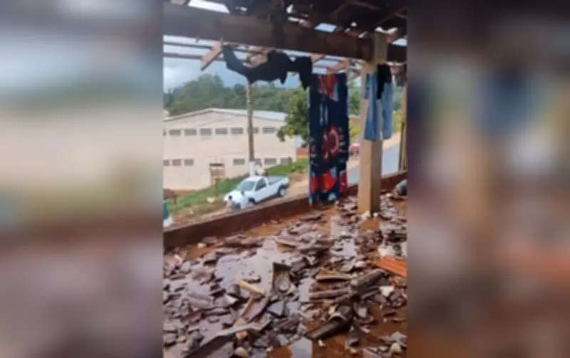 Chuva intensa com ventos de 70 km/h causa destelhamentos e deixa famílias desabrigadas em Ribeirão Branco